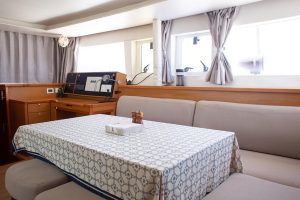 salon, Lagoon 450, catamaran for sale