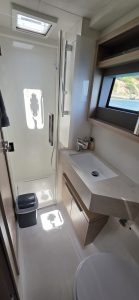 bath, Lagoon 51, catamaran for sale