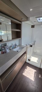 bath, Lagoon 51, catamaran for sale