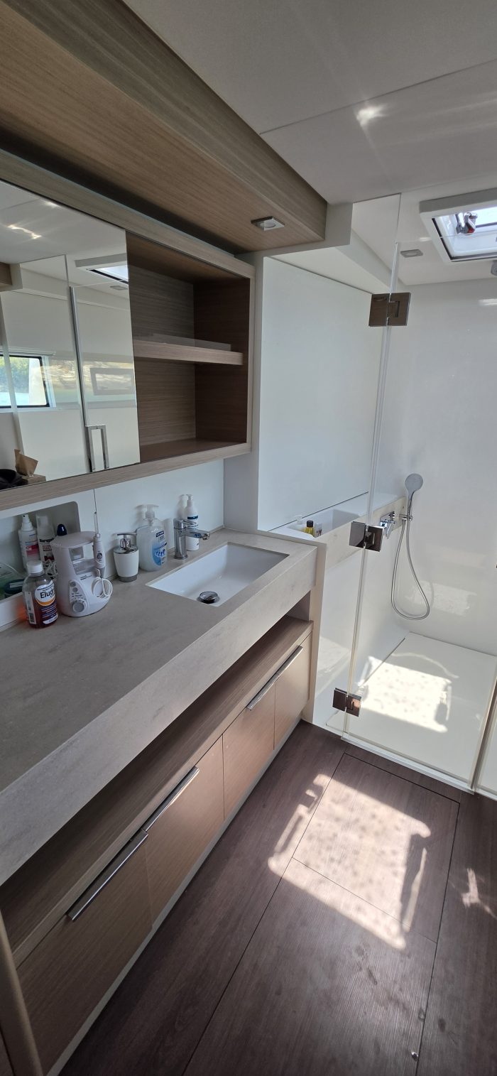 bath, Lagoon 51, catamaran for sale