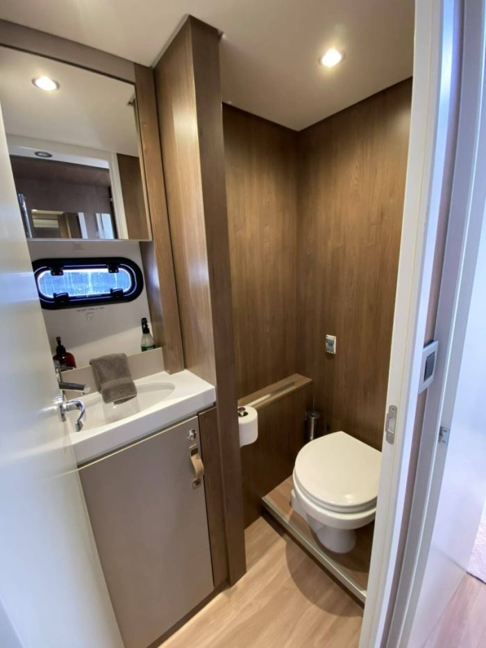 bath, Bali 5.4, catamaran for sale