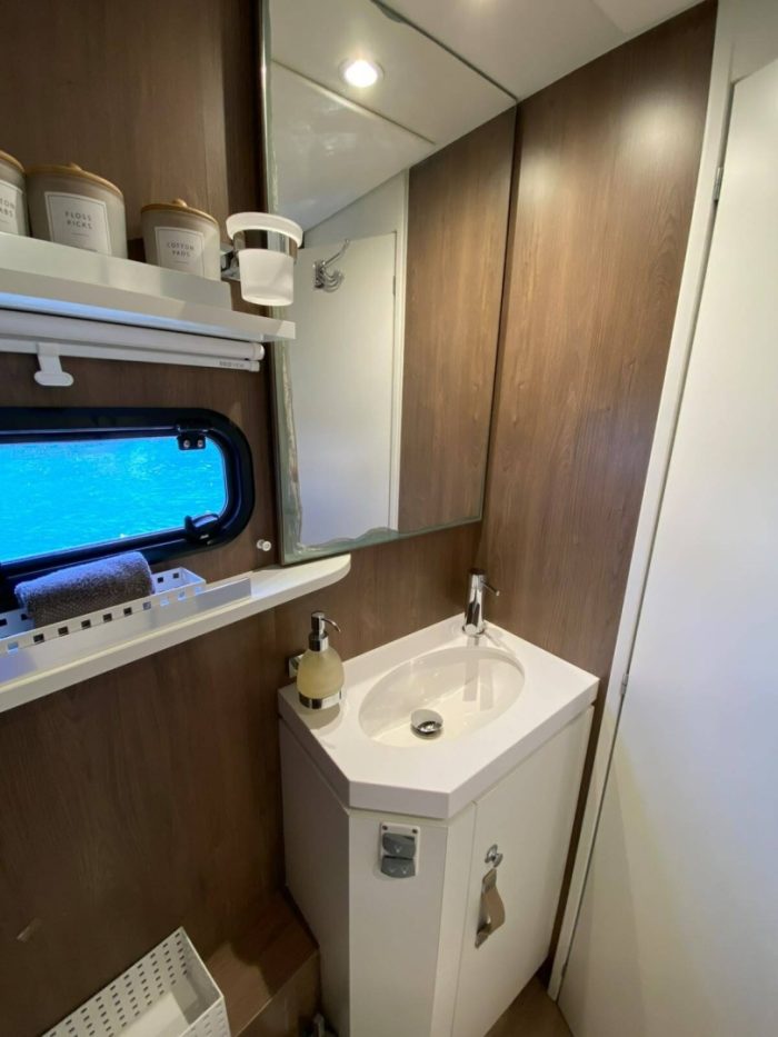bath, Bali 5.4, catamaran for sale