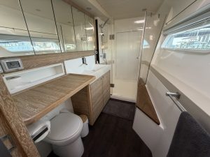 bath, Xquisite X5, catamaran for sale