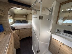 bath, Xquisite X5, catamaran for sale