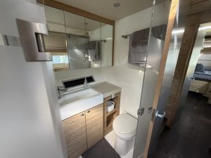 bath, Xquisite X5, catamaran for sale