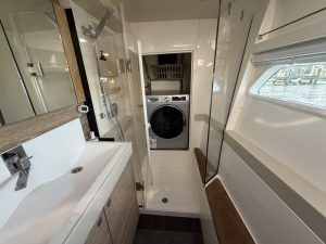 bath, Xquisite X5, catamaran for sale
