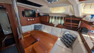 salon, Hunter 410, sailboat for sale