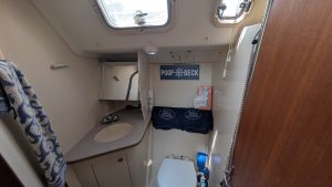 bath, Hunter 410, sailboat for sale