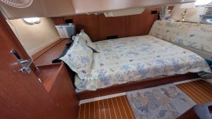 bed, Hunter 410, sailboat for sale