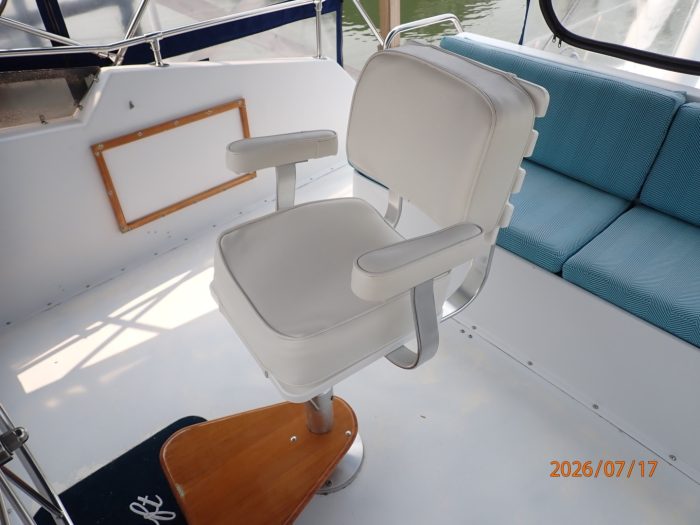 cockpit, Hatteras 48 LRC, trawler for sale
