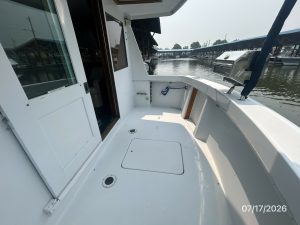 deck, Hatteras 48 LRC, trawler for sale