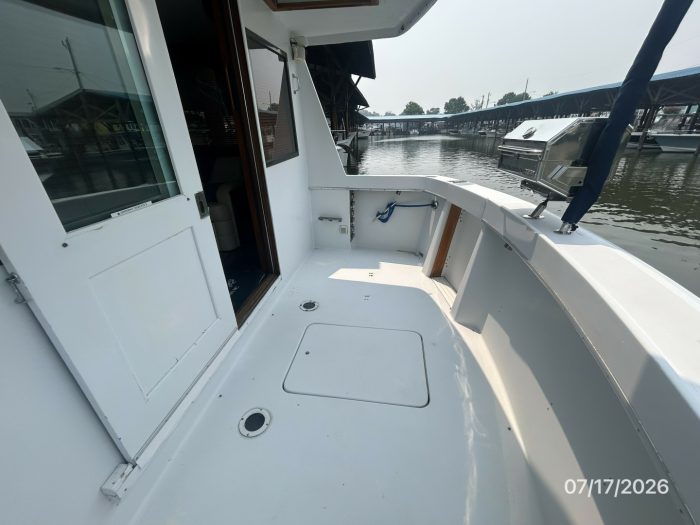 deck, Hatteras 48 LRC, trawler for sale