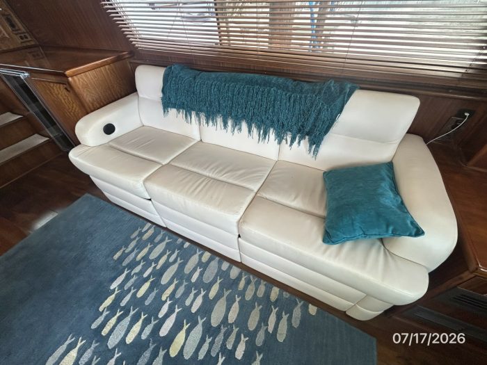 salon, Hatteras 48 LRC, trawler for sale