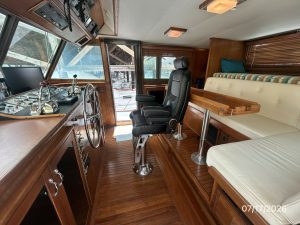 salon, Hatteras 48 LRC, trawler for sale