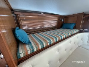 bed, Hatteras 48 LRC, trawler for sale