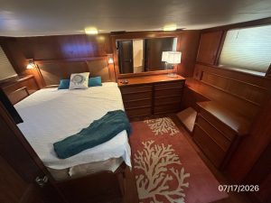 bed, Hatteras 48 LRC, trawler for sale