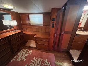 bed, Hatteras 48 LRC, trawler for sale