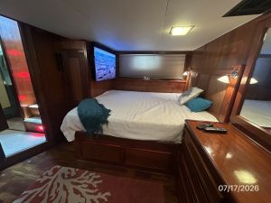 bed, Hatteras 48 LRC, trawler for sale
