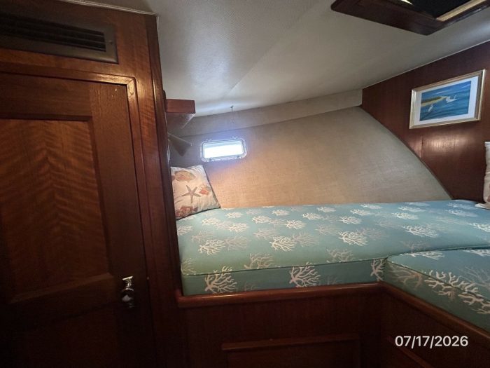 bed, Hatteras 48 LRC, trawler for sale