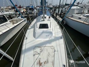 deck, Pearson, sailboat for sale
