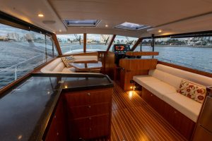 salon, Hylas M49, trawler for sale
