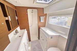 bath, Lagoon 42, catamaran for sale
