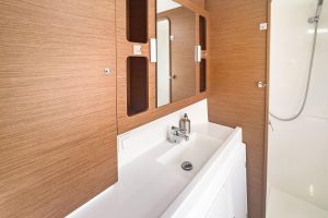 bath, Lagoon 42, catamaran for sale