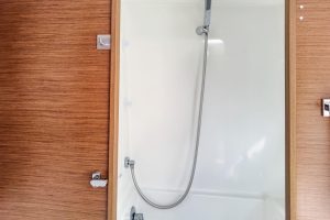 bath, Lagoon 42, catamaran for sale