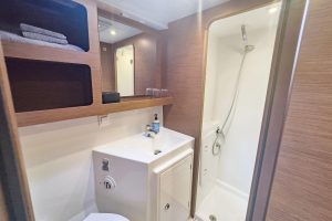 bath, Lagoon 42, catamaran for sale