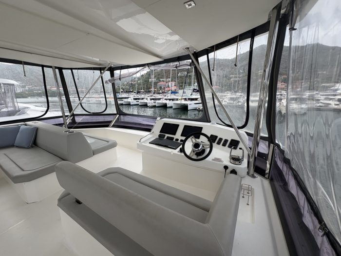 helm, Leopard 53 PowerCat, power catamaran for sale