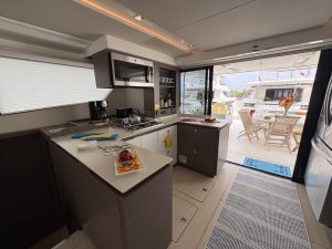 salon, Leopard 53 PowerCat, trawler for sale