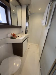 bath, Leopard 53 PowerCat, trawler for sale