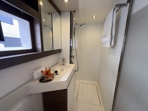 bath, Leopard 53 PowerCat, trawler for sale