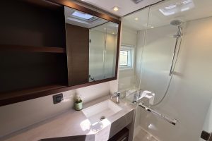 bath, Lagoon 46, catamaran for sale