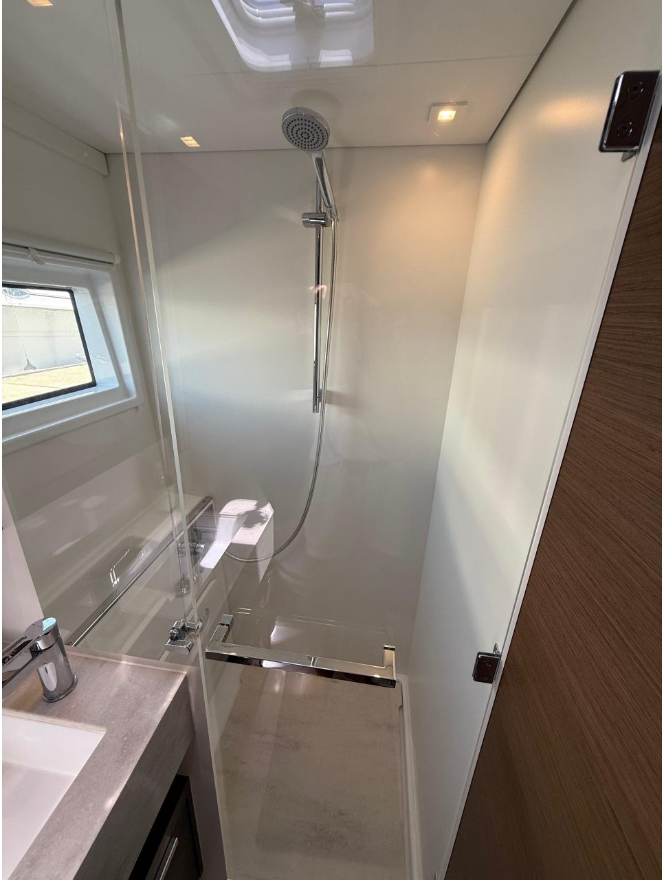 bath, Lagoon 46, catamaran for sale