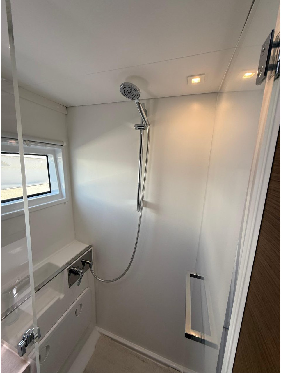 bath, Lagoon 46, catamaran for sale
