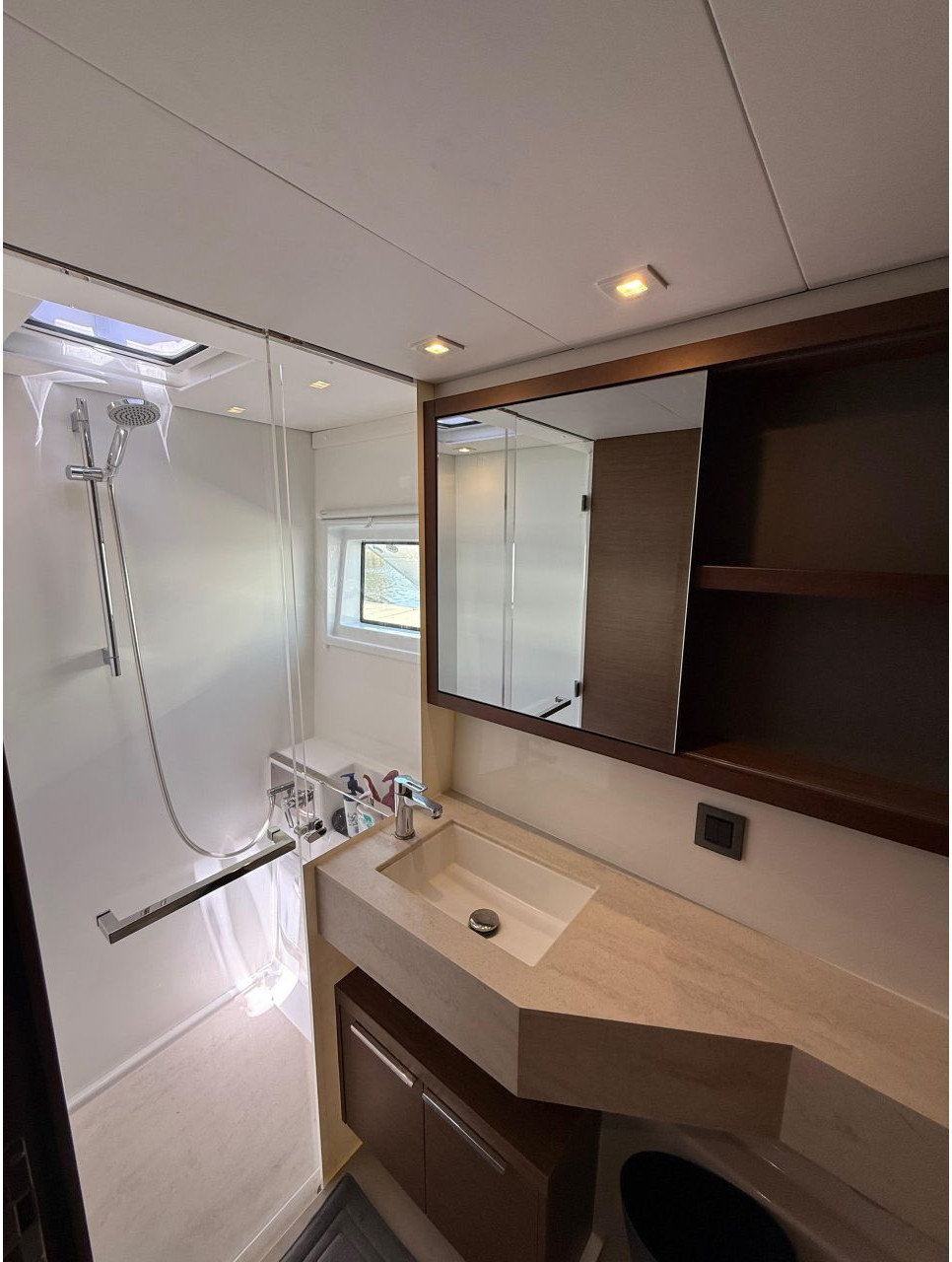 bath, Lagoon 46, catamaran for sale