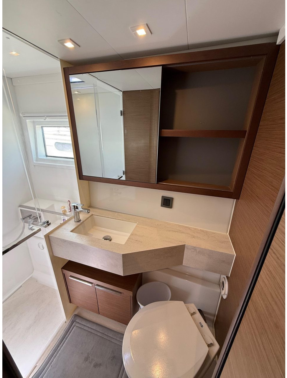 bath, Lagoon 46, catamaran for sale