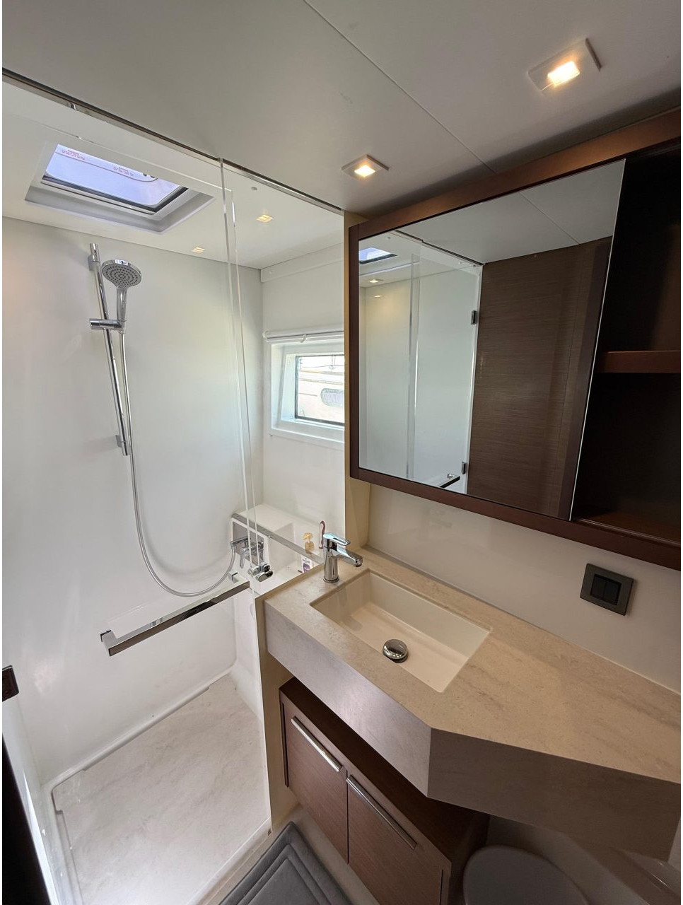 bath, Lagoon 46, catamaran for sale