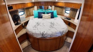 bed, Carver 396, trawler for sale