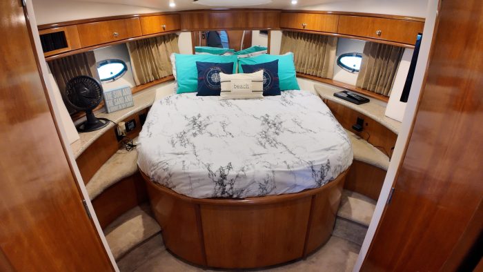 bed, Carver 396, trawler for sale