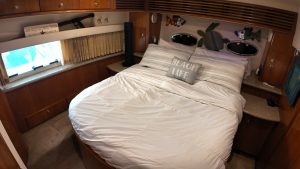 bed, Carver 396, trawler for sale