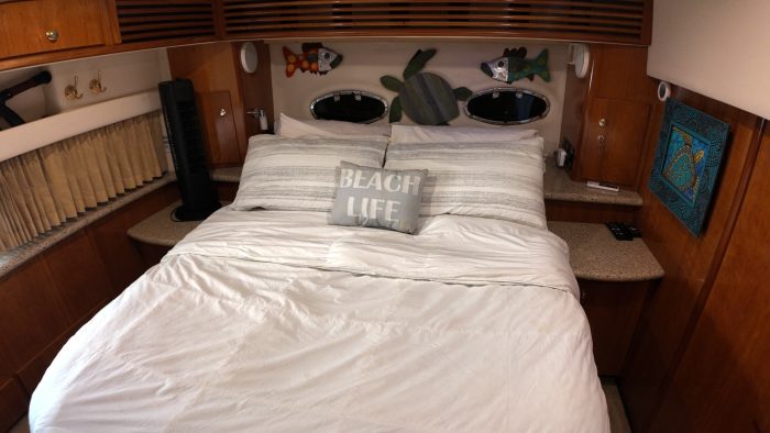 bed, Carver 396, trawler for sale