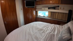 bed, Carver 396, trawler for sale