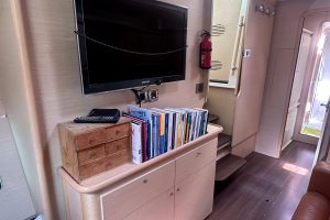 salon, Lagoon 440, catamaran for sale