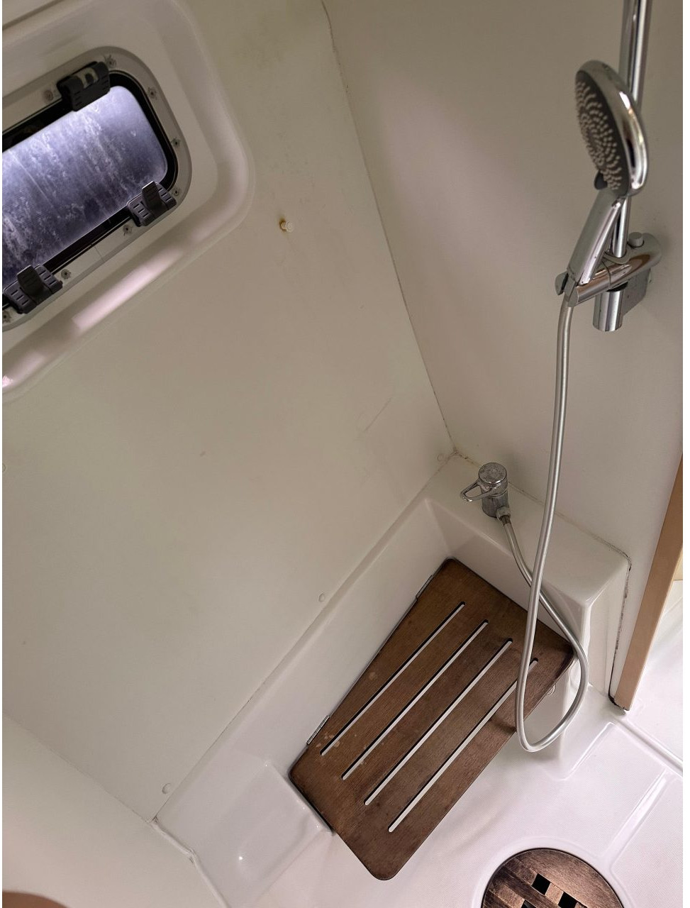 bath, Lagoon 440, catamaran for sale