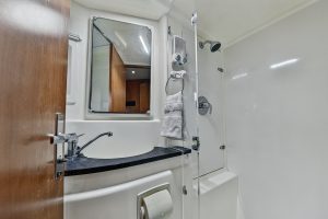 bath, Leopard 48, catamaran for sale