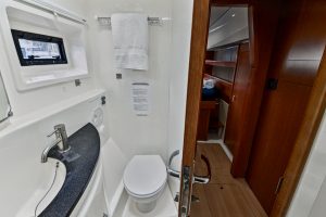 bath, Leopard 48, catamaran for sale