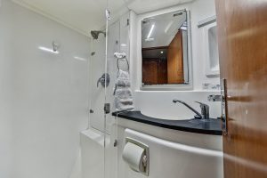 bath, Leopard 48, catamaran for sale