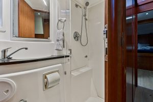 bath, Leopard 48, catamaran for sale